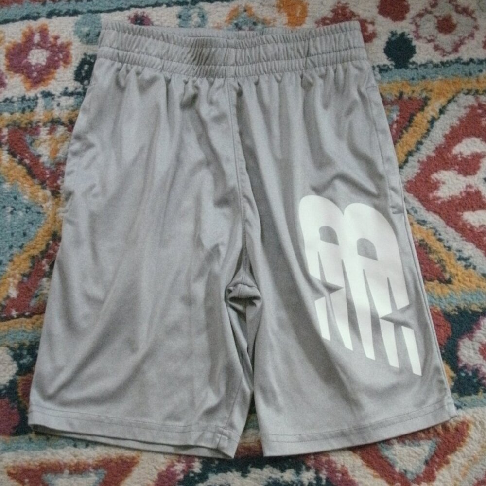NEW BALANCE Gray Logo Pull on Elastic Waist Athletic Sport Shorts with Pockets M